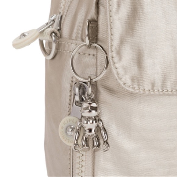 Kipling ,ANNIC Convertible NWT Silver Cloud Metal - Picture 2 of 5